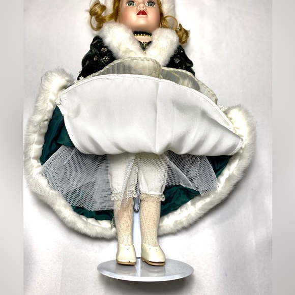 Brass Key Victorian Rose Collection Genuine Porcelain Doll Special Ed 1997 - Picture 4 of 9